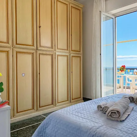 House Gino Attic By Holiday World קוגולטו